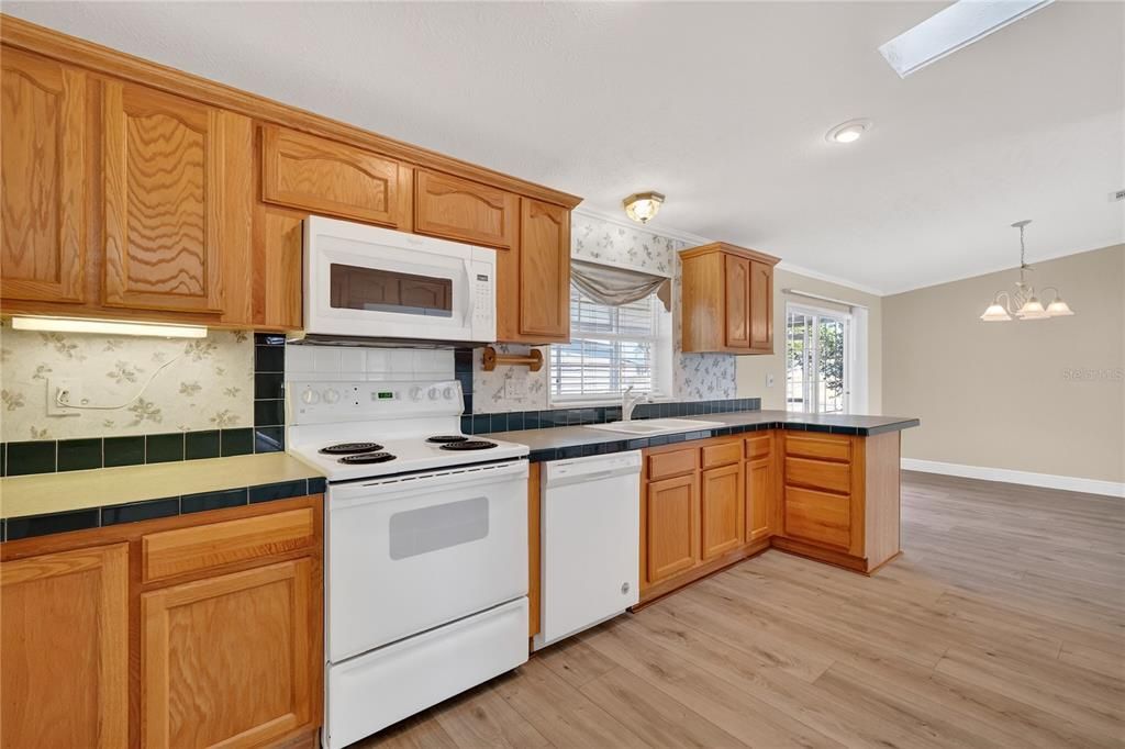 待售: $225,000 (3 贝兹, 2 浴室, 1612 平方英尺)