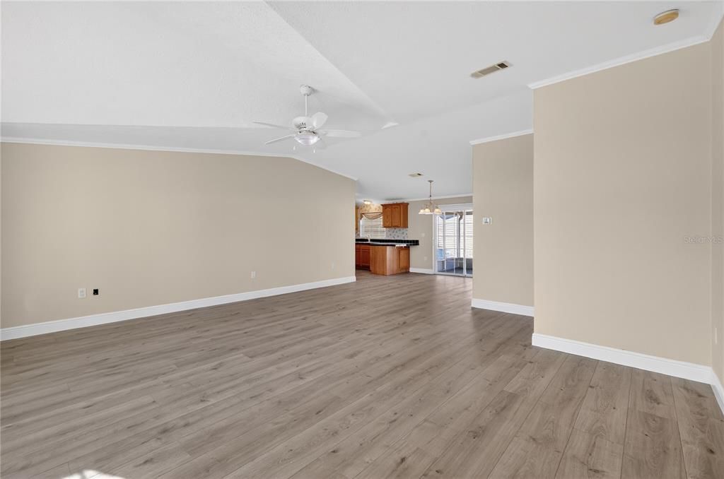 待售: $225,000 (3 贝兹, 2 浴室, 1612 平方英尺)