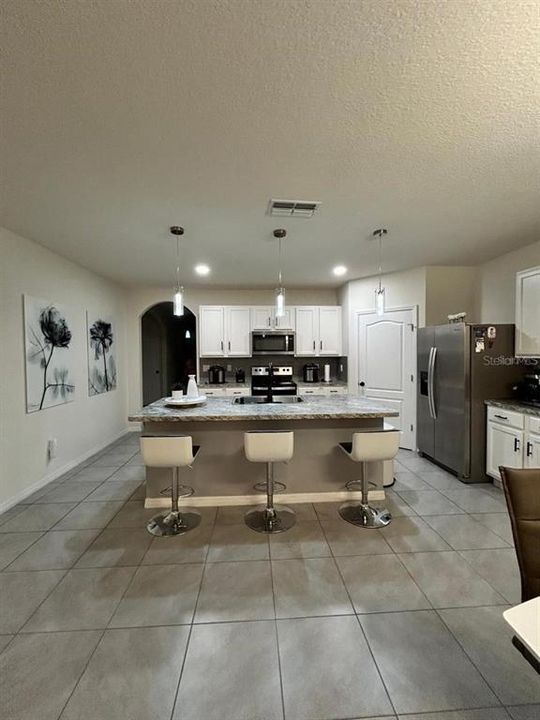 出租: $2,100 (4 贝兹, 2 浴室, 1867 平方英尺)