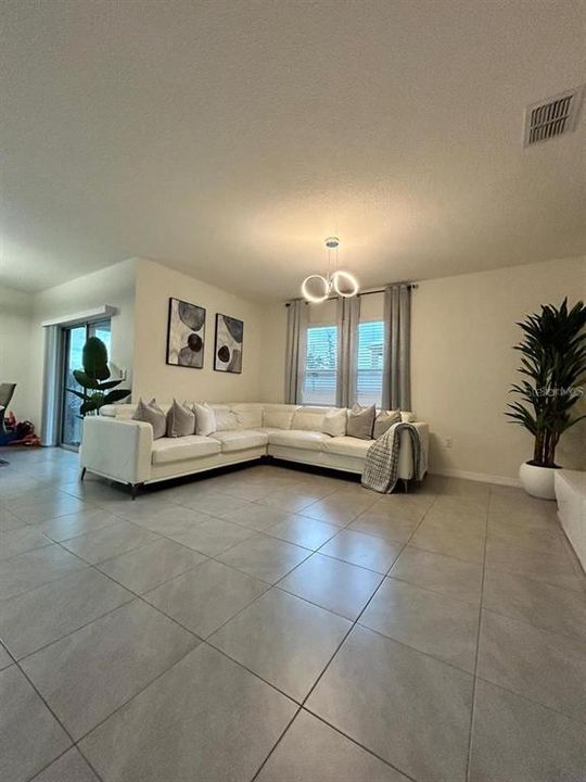 出租: $2,100 (4 贝兹, 2 浴室, 1867 平方英尺)