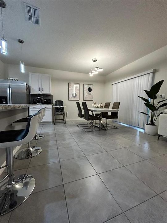 出租: $2,100 (4 贝兹, 2 浴室, 1867 平方英尺)