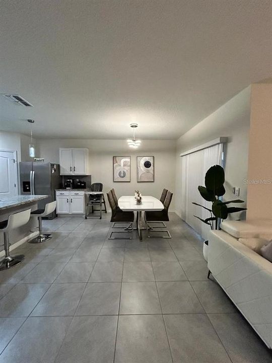 出租: $2,100 (4 贝兹, 2 浴室, 1867 平方英尺)