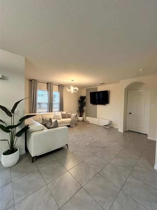 出租: $2,100 (4 贝兹, 2 浴室, 1867 平方英尺)