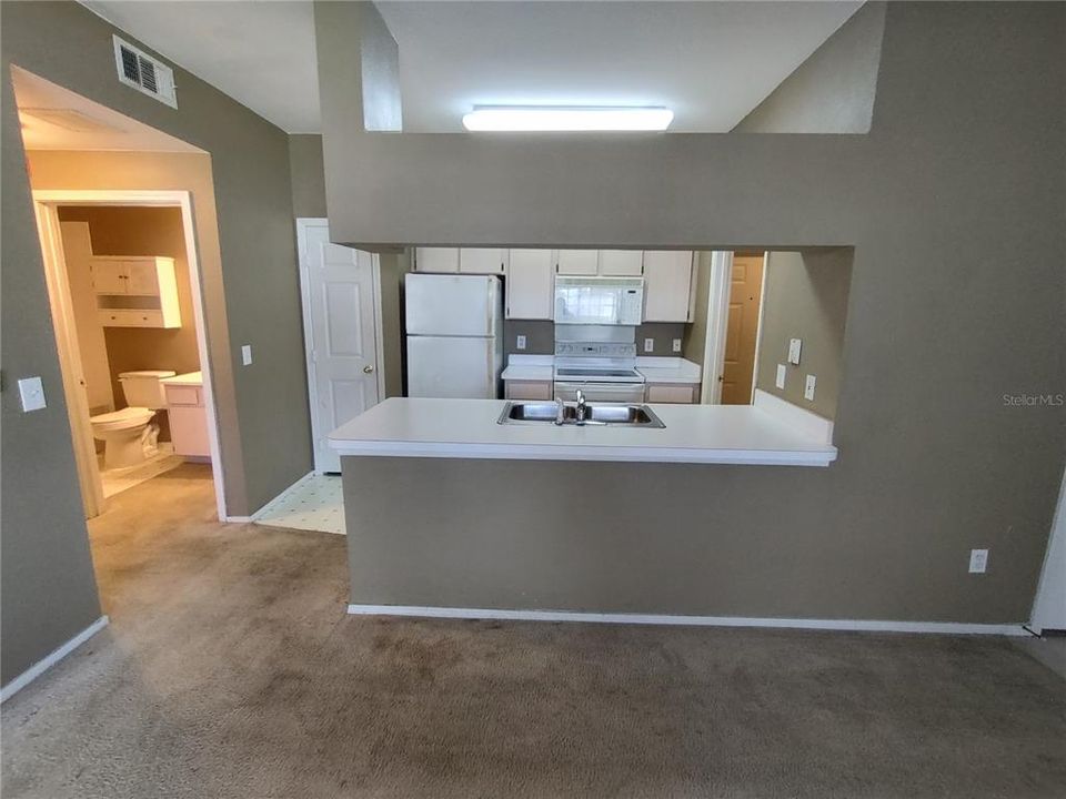 待售: $124,900 (1 贝兹, 1 浴室, 834 平方英尺)