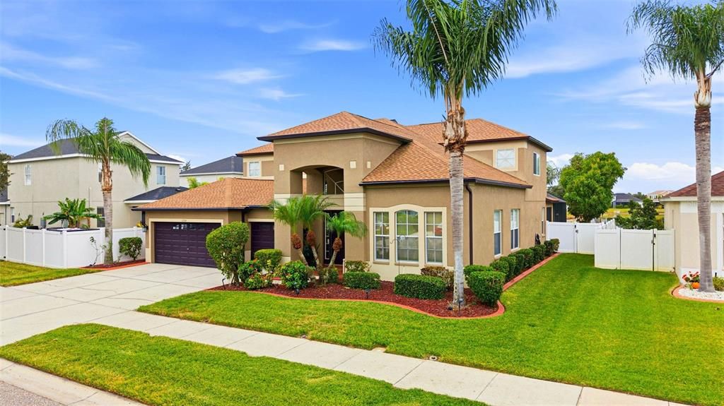 For Sale: $690,000 (4 beds, 4 baths, 3453 Square Feet)