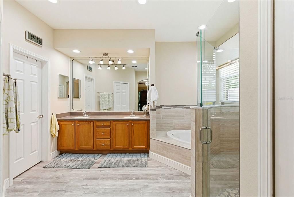 For Sale: $690,000 (4 beds, 4 baths, 3453 Square Feet)