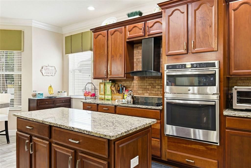 For Sale: $690,000 (4 beds, 4 baths, 3453 Square Feet)