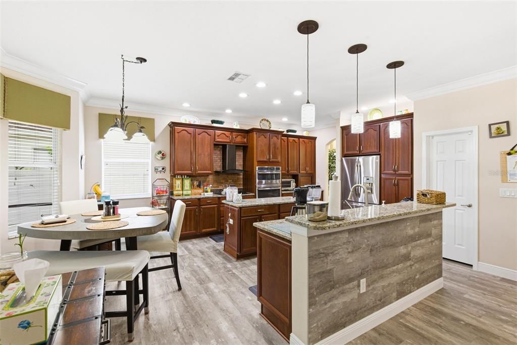 For Sale: $690,000 (4 beds, 4 baths, 3453 Square Feet)