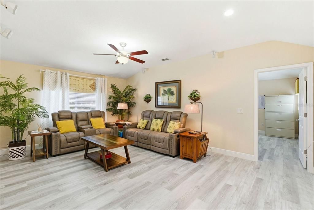 For Sale: $690,000 (4 beds, 4 baths, 3453 Square Feet)