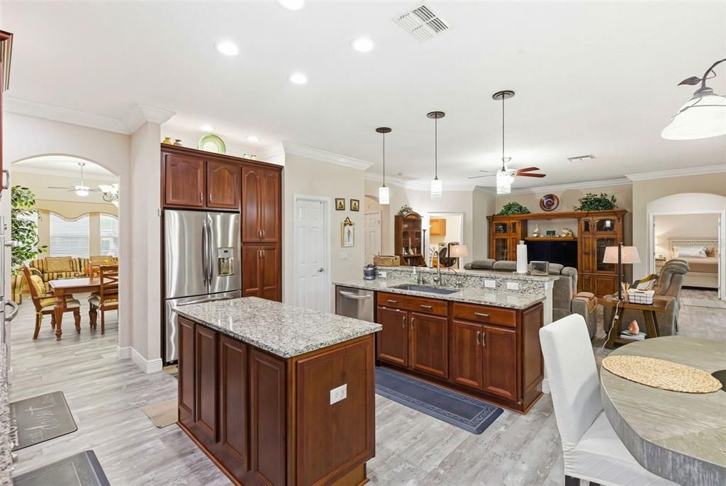 For Sale: $690,000 (4 beds, 4 baths, 3453 Square Feet)