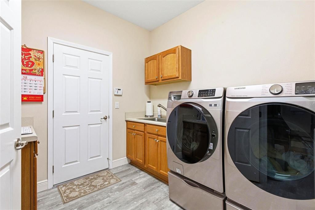 For Sale: $690,000 (4 beds, 4 baths, 3453 Square Feet)