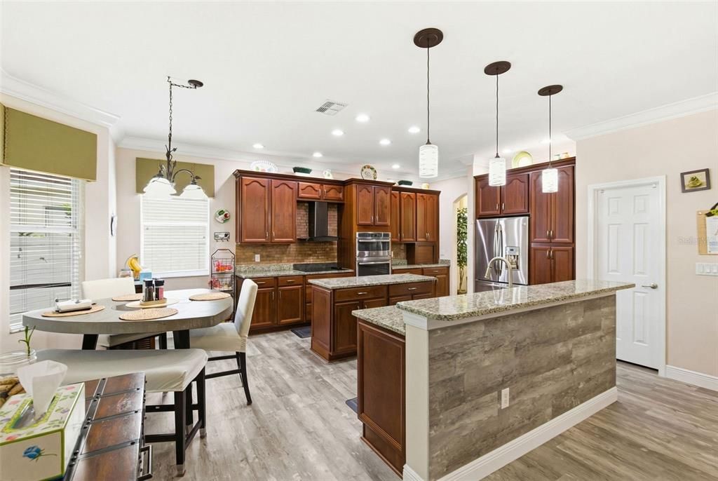 For Sale: $690,000 (4 beds, 4 baths, 3453 Square Feet)