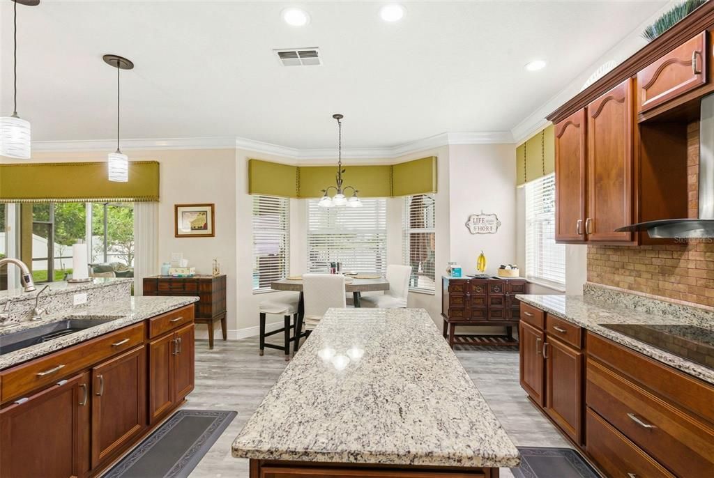 For Sale: $690,000 (4 beds, 4 baths, 3453 Square Feet)