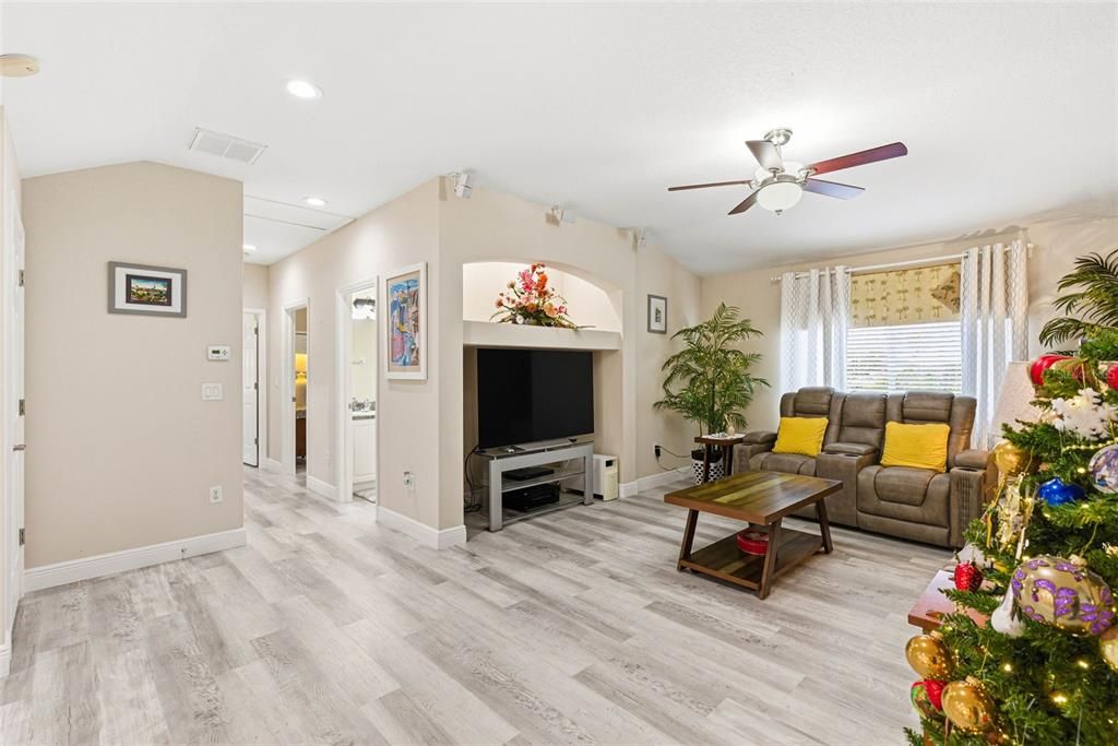 For Sale: $690,000 (4 beds, 4 baths, 3453 Square Feet)