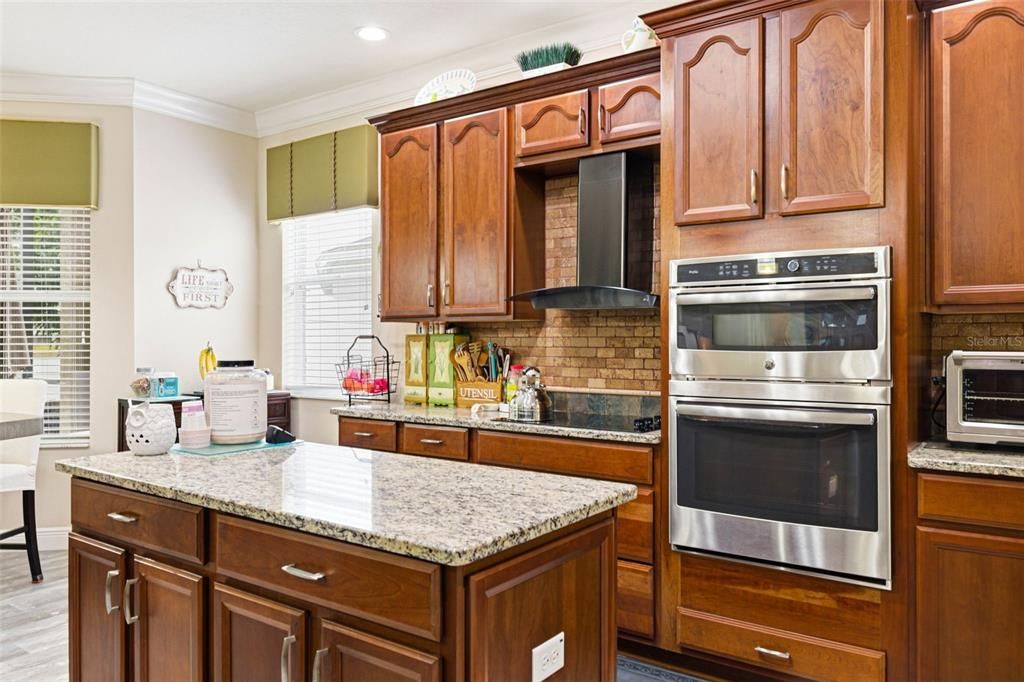 For Sale: $690,000 (4 beds, 4 baths, 3453 Square Feet)