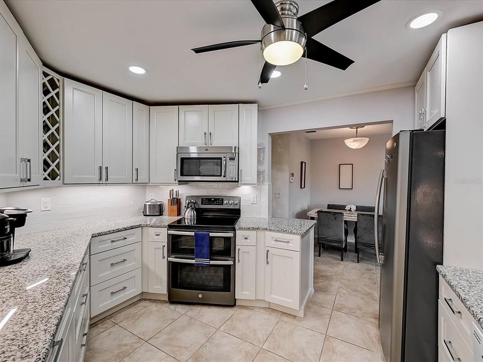 出租: $6,000 (2 贝兹, 2 浴室, 1867 平方英尺)