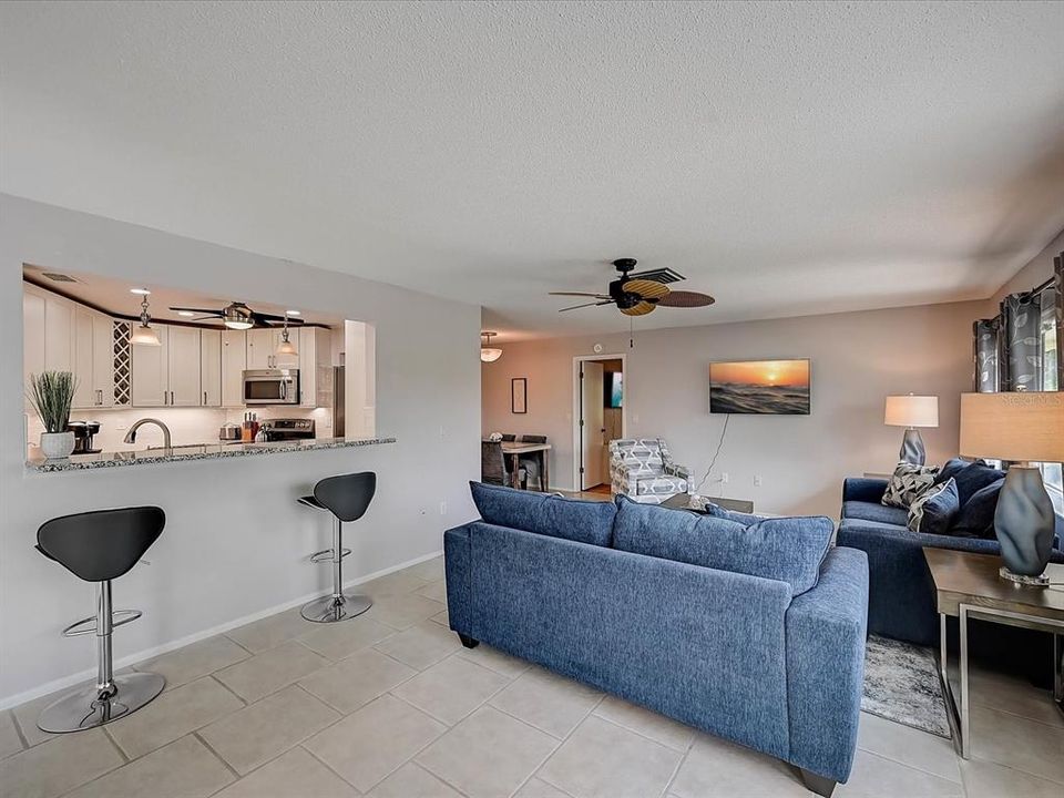 出租: $6,000 (2 贝兹, 2 浴室, 1867 平方英尺)