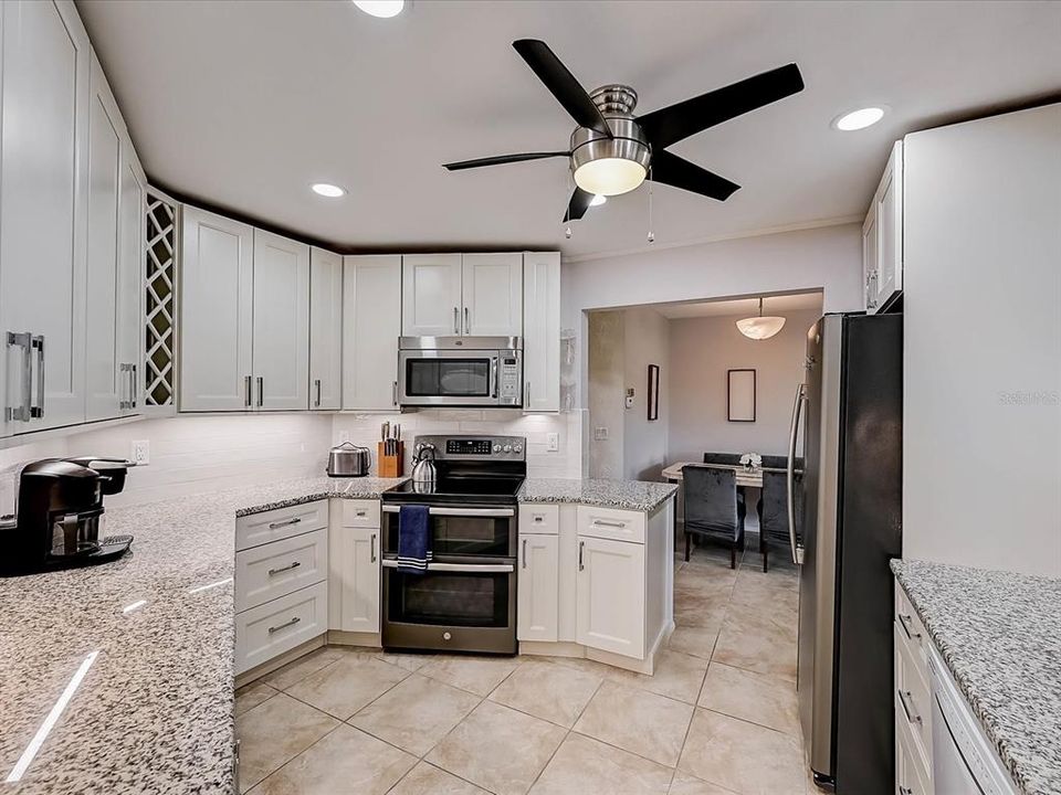 出租: $6,000 (2 贝兹, 2 浴室, 1867 平方英尺)