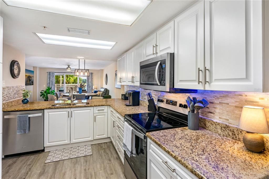 На продажу: $259,000 (2 спален, 2 ванн, 1400 Квадратных фут)