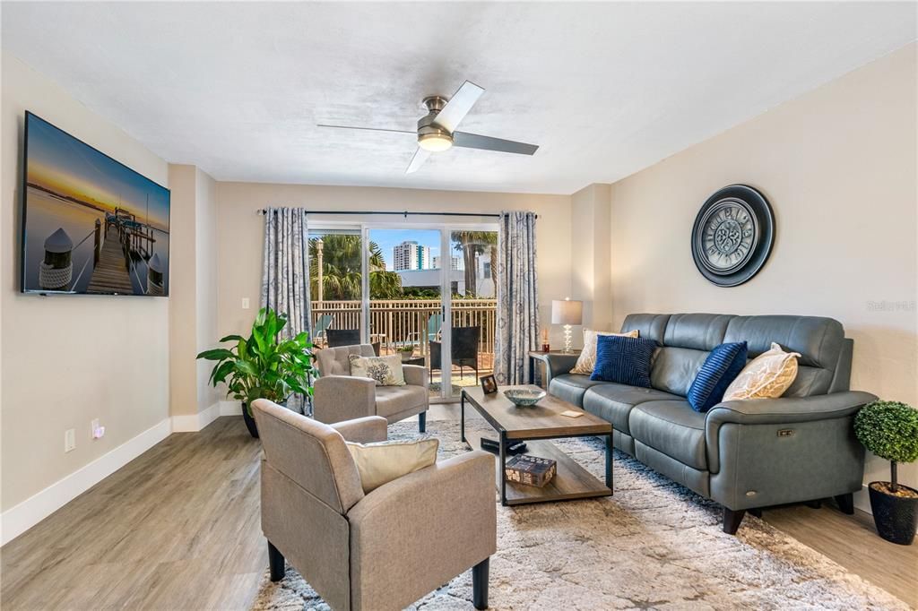 На продажу: $259,000 (2 спален, 2 ванн, 1400 Квадратных фут)