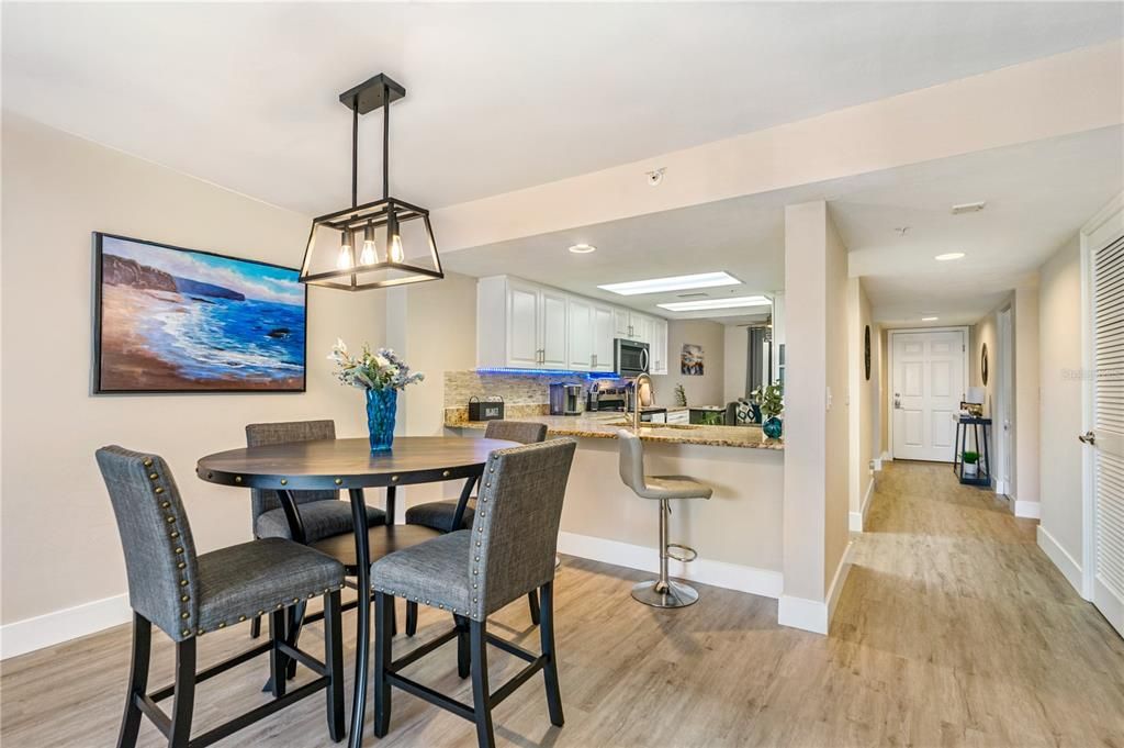 На продажу: $259,000 (2 спален, 2 ванн, 1400 Квадратных фут)