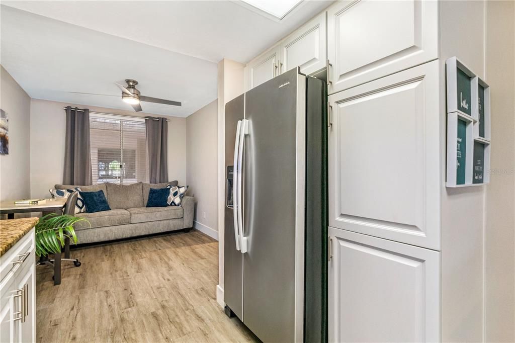 На продажу: $259,000 (2 спален, 2 ванн, 1400 Квадратных фут)