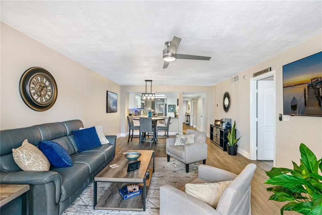 На продажу: $259,000 (2 спален, 2 ванн, 1400 Квадратных фут)