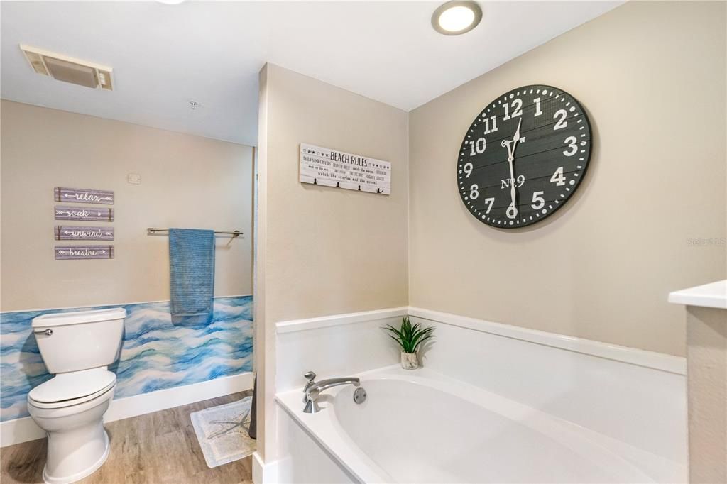 На продажу: $259,000 (2 спален, 2 ванн, 1400 Квадратных фут)