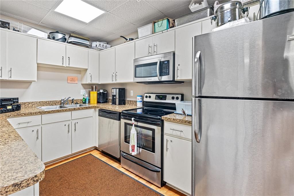 На продажу: $259,000 (2 спален, 2 ванн, 1400 Квадратных фут)