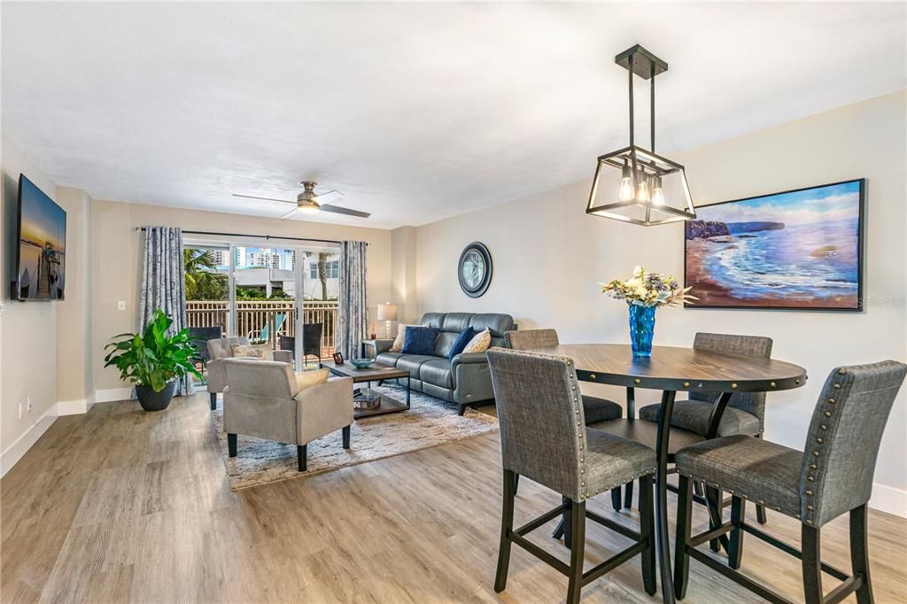 На продажу: $259,000 (2 спален, 2 ванн, 1400 Квадратных фут)