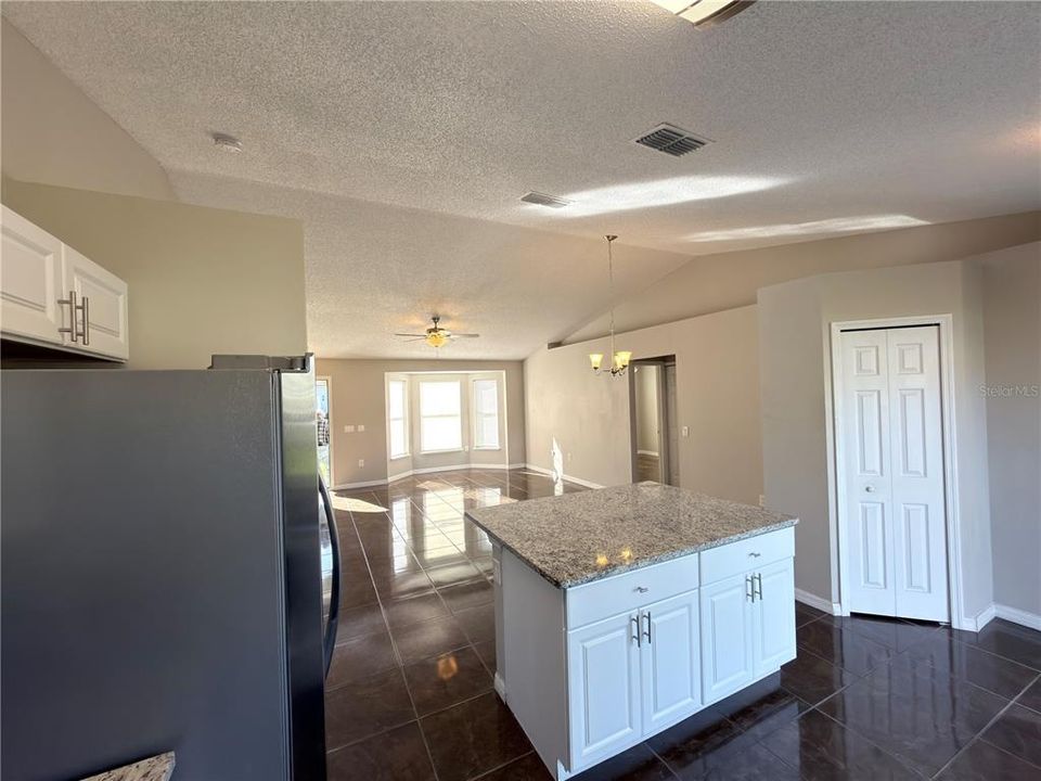 En Venta: $294,999 (3 camas, 2 baños, 1304 Pies cuadrados)