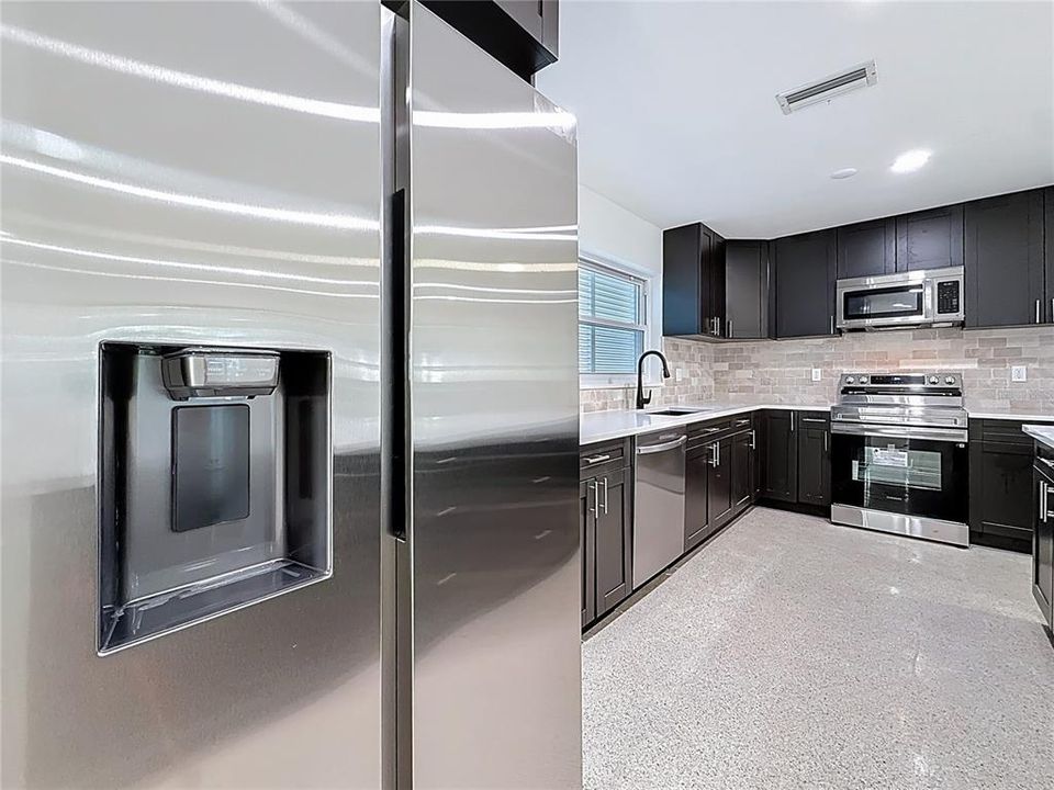 出租: $3,400 (3 贝兹, 2 浴室, 1263 平方英尺)