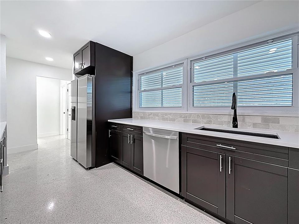 出租: $3,400 (3 贝兹, 2 浴室, 1263 平方英尺)