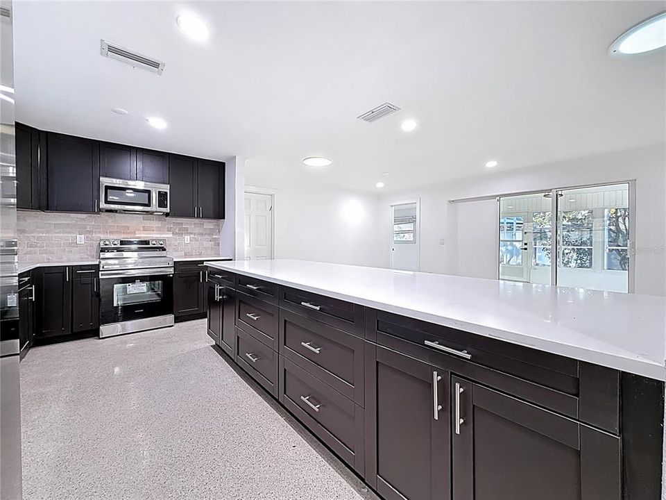 出租: $3,400 (3 贝兹, 2 浴室, 1263 平方英尺)