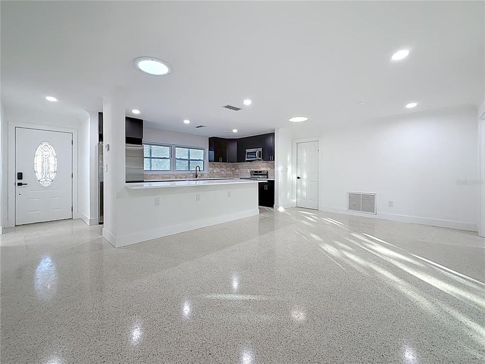 出租: $3,400 (3 贝兹, 2 浴室, 1263 平方英尺)