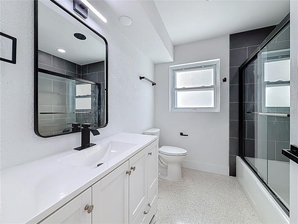 出租: $3,400 (3 贝兹, 2 浴室, 1263 平方英尺)