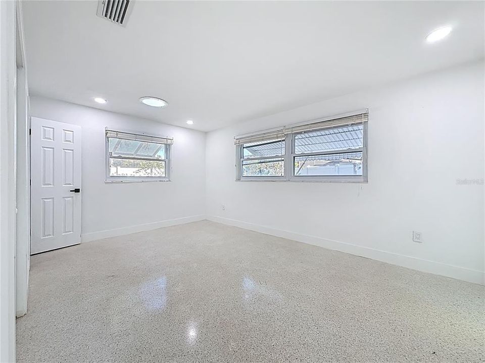 出租: $3,400 (3 贝兹, 2 浴室, 1263 平方英尺)