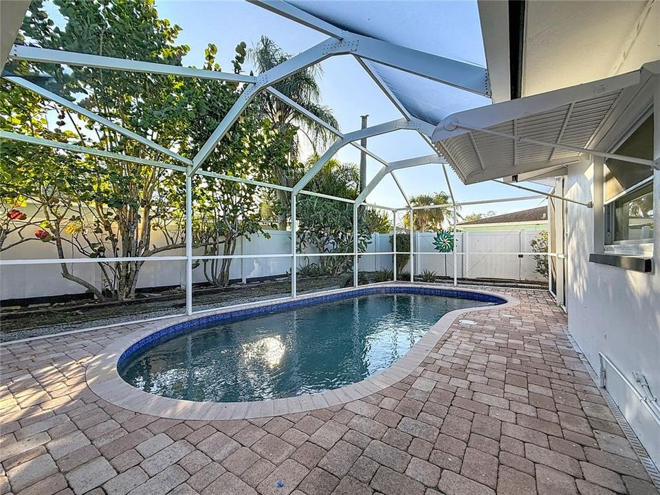 出租: $3,400 (3 贝兹, 2 浴室, 1263 平方英尺)