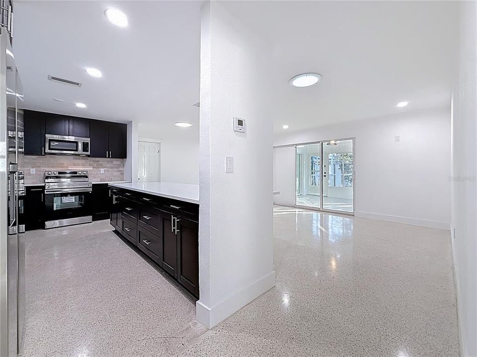 出租: $3,400 (3 贝兹, 2 浴室, 1263 平方英尺)