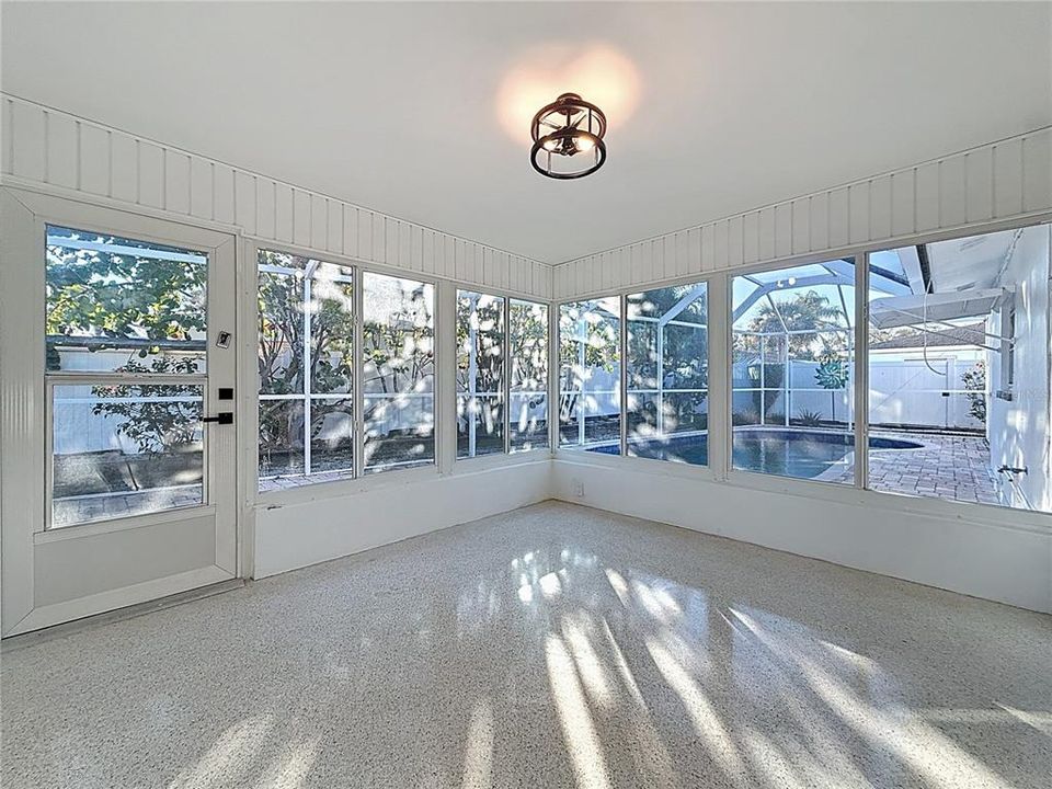 出租: $3,400 (3 贝兹, 2 浴室, 1263 平方英尺)