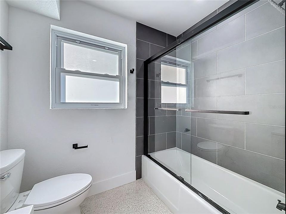 出租: $3,400 (3 贝兹, 2 浴室, 1263 平方英尺)