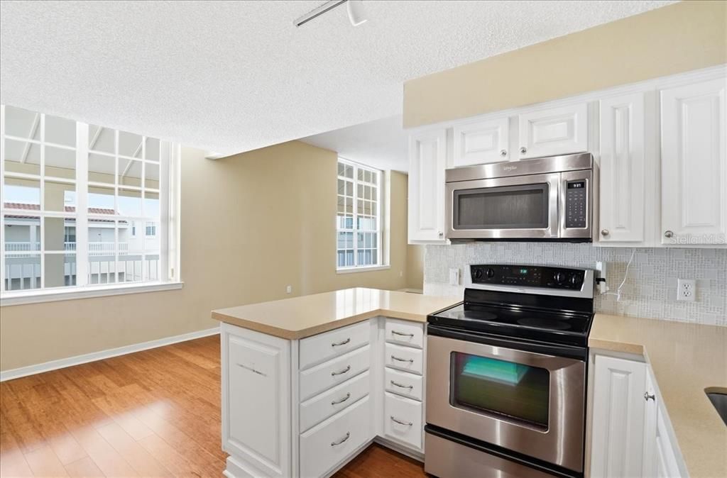 В аренду: $2,650 (2 спален, 2 ванн, 795 Квадратных фут)