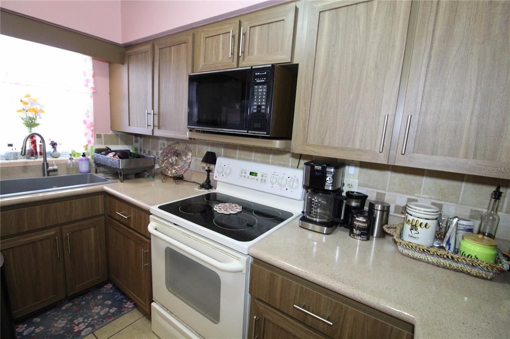 На продажу: $365,000 (3 спален, 2 ванн, 1234 Квадратных фут)