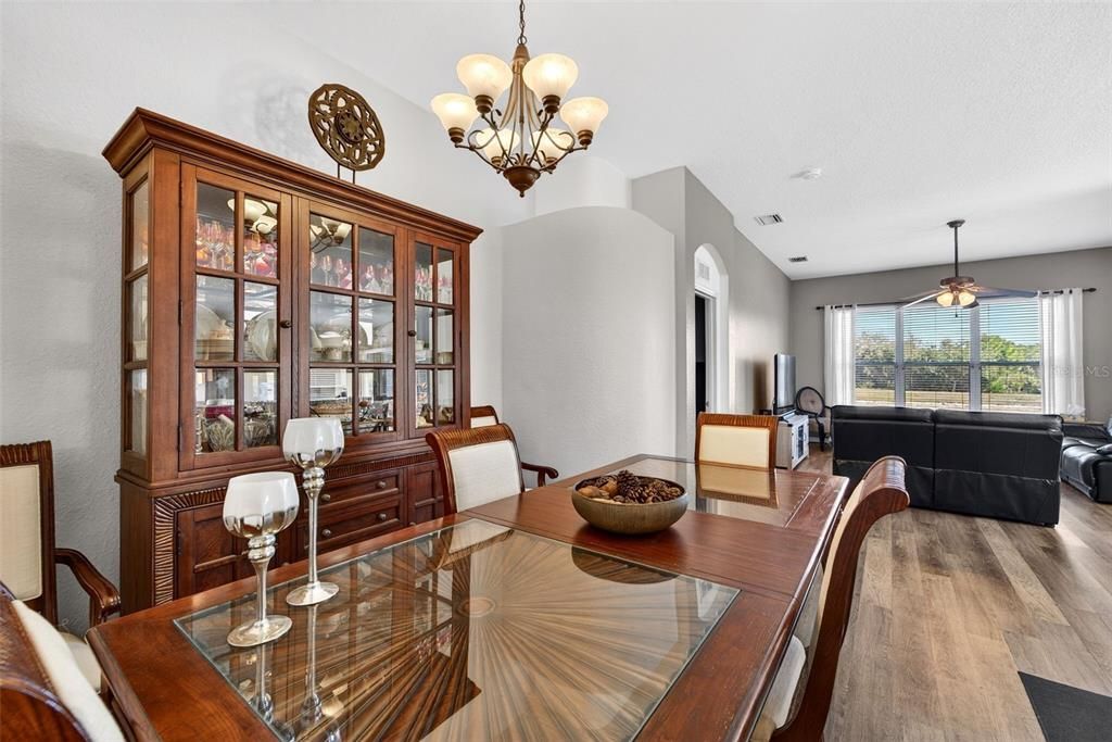 En Venta: $349,900 (3 camas, 2 baños, 1696 Pies cuadrados)