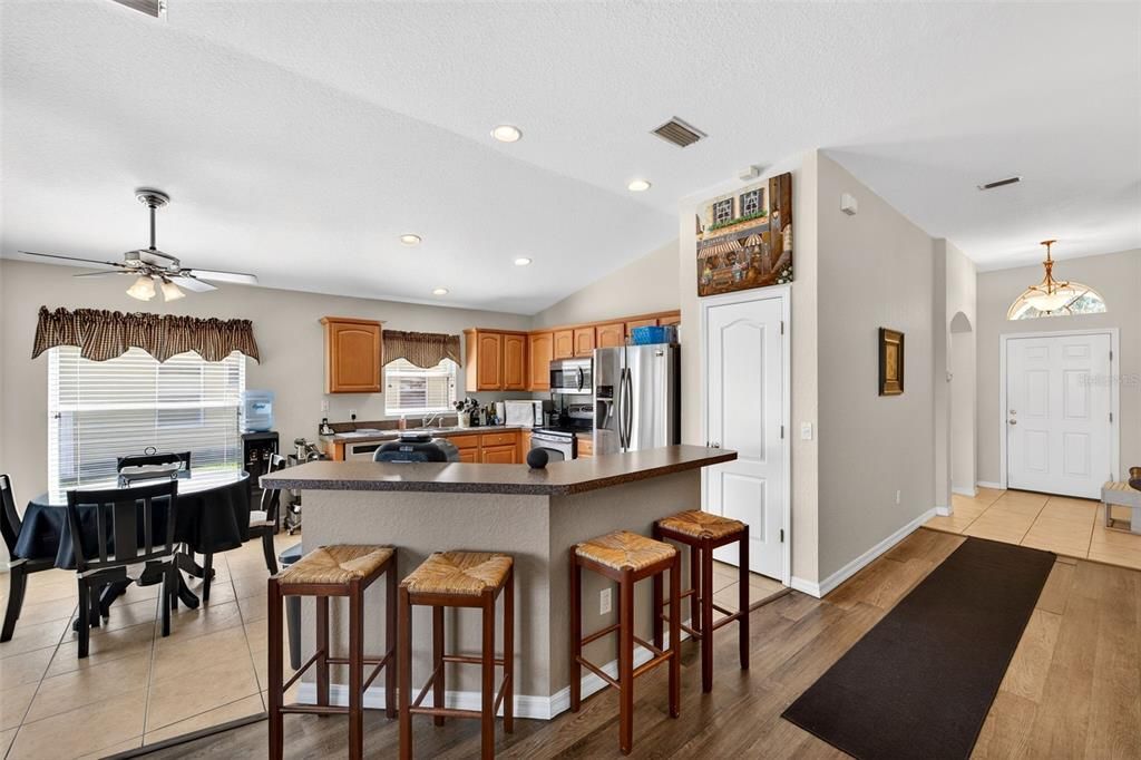 En Venta: $349,900 (3 camas, 2 baños, 1696 Pies cuadrados)