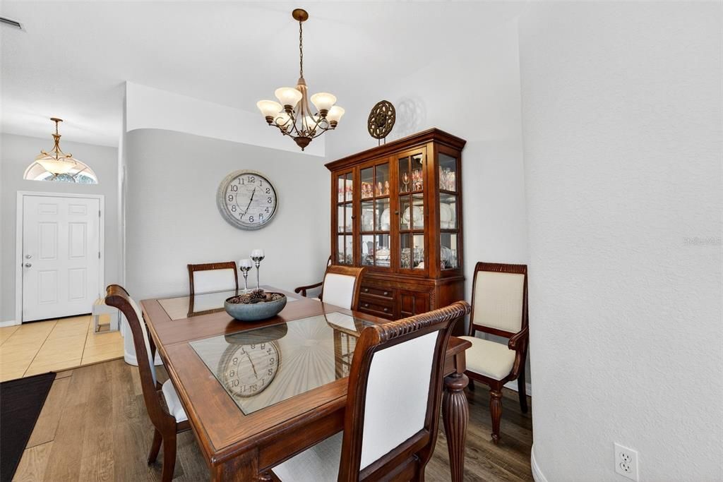 En Venta: $349,900 (3 camas, 2 baños, 1696 Pies cuadrados)