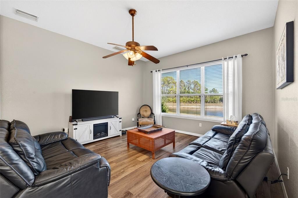 En Venta: $349,900 (3 camas, 2 baños, 1696 Pies cuadrados)