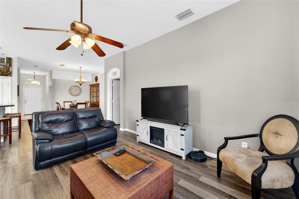 En Venta: $349,900 (3 camas, 2 baños, 1696 Pies cuadrados)