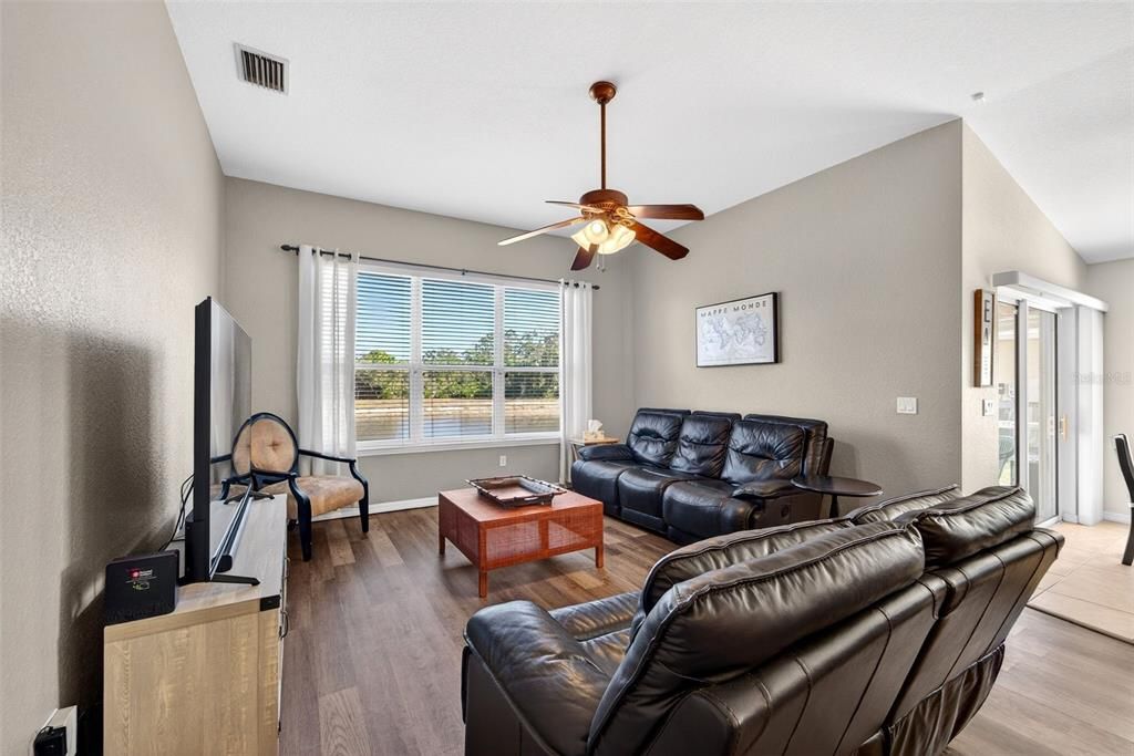 En Venta: $349,900 (3 camas, 2 baños, 1696 Pies cuadrados)