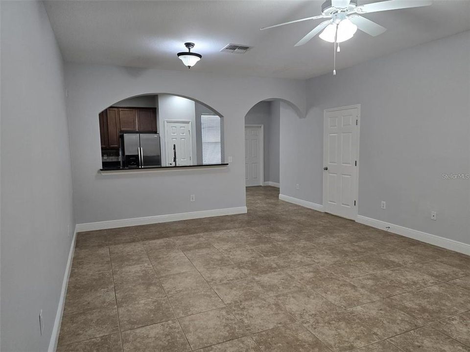 For Sale: $365,000 (2 beds, 2 baths, 1292 Square Feet)